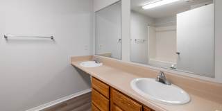 The Avenue Gallery 17