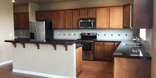 Beautiful Spacious 4BD/2.5BA Home Gallery 8