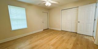 SPACIOUS 3/3 , Open Floor Plan, Vaulted Ceilings, New Paint and New Plank Floors, and W/D! $1500/month Avail Now! Gallery 12