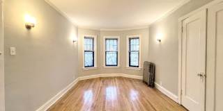 4910 N Hoyne Gallery 1