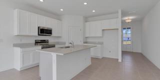 Like-New Ashton Woods Spacious 5BR 4BA, Prime Location Near I-4! Gallery 4