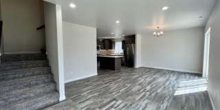 4 Bed | 2 Bath | 2 Stall Garage | Single Family Home Gallery 3