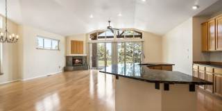 Beautiful Eagle Crest Home with Stunning Views and High-End Features! Beautiful Eagle Crest Home with Stunning Views and High-End Features! Gallery 4