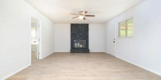 Modern 4-Bedroom House Near Leon Valley Gallery 10