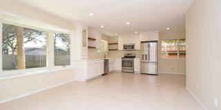 4/3 w/ Fenced yard & enclosed patio! Gallery 6