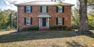 Beautifully Renovated Two Bedroom Duplex – Columbia, TN! Gallery 1