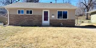 3222 S 40th St – Freshly Renovated 2 Bed/1 Bath Ranch | Detached Garage, New Flooring Throughout Gallery 1