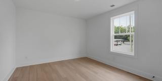 Spacious 5-Bedroom with Fenced Yard & Modern Amenities Gallery 20
