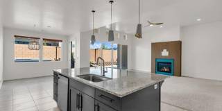 4 Bed, 3 car garage, private pool for rent! Gallery 6
