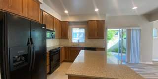Rare Liberty Lake Townhome in Rocky Hill – 3 Bed, 2.5 Bath End Unit Available July 15th Gallery 10