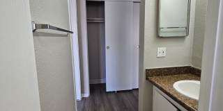 Close to Stapleton - Anschutz - DIA - Renovated 1 Bedroom With Balcony Gallery 31