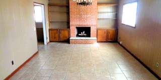 Nice Single Level Northeast Duplex With Refrigerated Air Located In Quiet Neighborhood Gallery 8