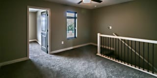 Lincoln Summit Falls Apartments & Townhomes Gallery 30