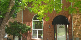426 W Oak Street Gallery 1