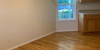 3BD 2BTH w/2 Car Garage & Landscaped Yard Gallery 7