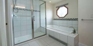 DeLong Lake Condo Gallery 14