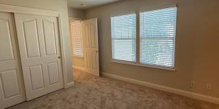 2 bedroom 2.5 Bathroom Windsor Town Green Condo with carpet and A/C Gallery 17