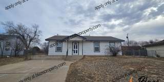 Spacious 3-Bedroom Home with Large Backyard Gallery 1