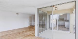 HUGE TOP FLOOR 2 BED 2 BATH IN PRIME SANTA MONICA! -FIREPLACE, BALCONY & GARAGE PARKING SPACE Gallery 12