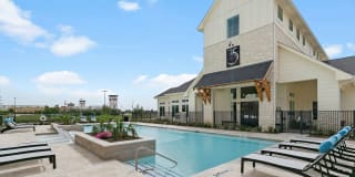 35 West at Champions Circle Apartments Gallery 1