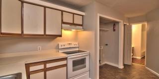 1418 N Main (Apt B) Street Gallery 13