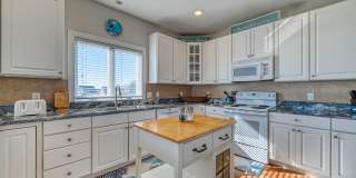 OFF-SEASON FURNISHED MONTHLY RENTAL Gallery 10