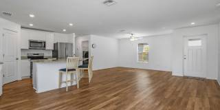 NOW AVAILABLE - 3/2 with 2 Car Garage in Mirror Lakes! Gallery 11
