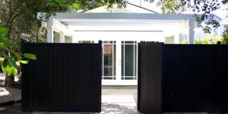 FRANKLIN VILLAGE - DETACHED 1 BED/1BATH with LARGE PRIVATE YARD Gallery 1
