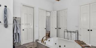 628 N Island Gallery 68