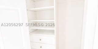 569 Spinnaker Gallery 24