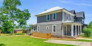Gorgeous 3/2 Located 1 Block From Downtown Greenville! Gallery 37