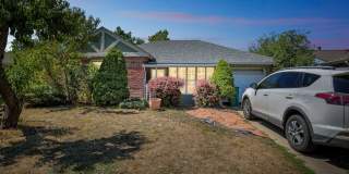 Charming 2BR House in Denver Gallery 1