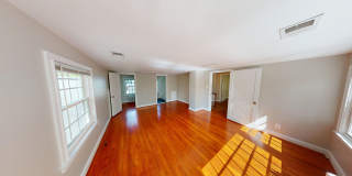 Cool Updated Historic 4/3.5 Farmhouse in Bethesda on Private, 1.5 Acre Lot Gallery 18
