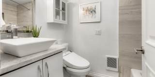 Spacious Condo on Main St. Bellevue!! Gallery 11