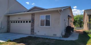 Bright & Spacious 2-Bed Townhome in great neighborhood with attached 2-car Garage! Gallery 3