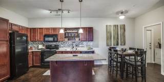 Overlook at Stone Oak Park Apartments Gallery 12