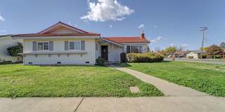 Beautiful 3 Bed / 2 Bath Home in North Yuba City Gallery 1
