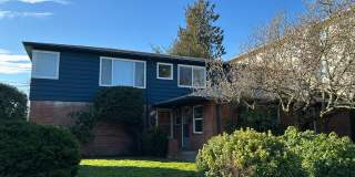 North Admiral 1BR, Small 4-Unit Building, Top Floor! Gallery 3