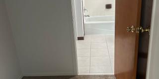 2 Bedroom/ 1.5 Bath Townhome w/ Washer & Dryer Connection Gallery 5