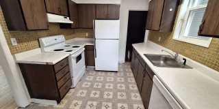 AVAILABLE June 1st - 6 Bedroom, 2 Bath House with Garage Gallery 9