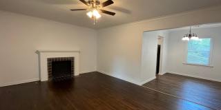 Adorable 2 bedroom 1 bathroom home with a garage! Gallery 3