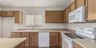 4 bedroom home in Surprise!! Gallery 15