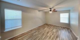 Beautiful 3 Bedroom 2 Bath Home With Storm Shelter in Mustang Schools Gallery 10