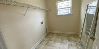 4 bedroom 2.5 bath home with a loft Gallery 13