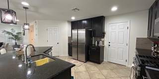 Fully Furnished 4 Bedroom 2.5 Home! Gallery 6