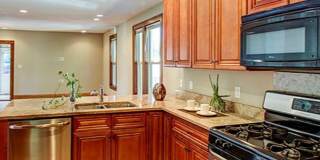 5-Bedroom, 3-Bath House Close to U of M Campus Gallery 1