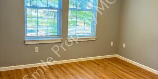 A beautiful 3 bedrooms and 2.5 bathrooms townhouse located in Milwaukie city. Gallery 9