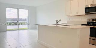 204 SE Woodbark St Gallery 4