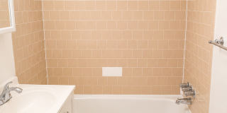 2026 Move-In Special – $500 LEASE SIGNING BONUS!! Cozy 1-Bedroom Apartment with W/D & Parking in Southeast DC Gallery 13