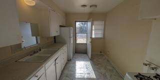2 bed, 1 bath duplex house in Edmond with central heat and air next to UCO campus Gallery 4